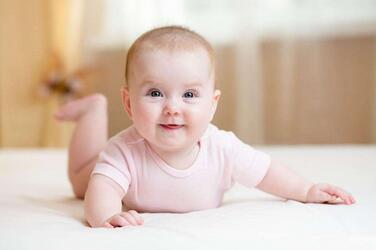 婴儿经常打嗝是什么原因？婴儿一直打嗝怎么办？