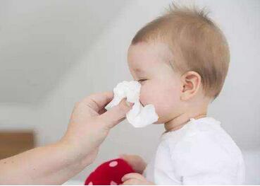 宝宝鼻塞怎么办？婴儿感冒鼻塞的原因和缓解办法
