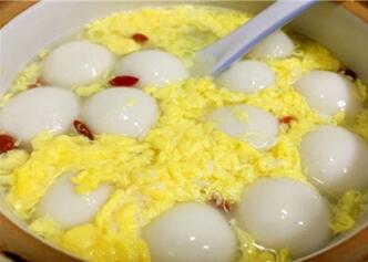 坐月子吃米酒煮鸡蛋好吗