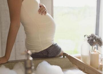 孕妇洗澡能不能搓肚子