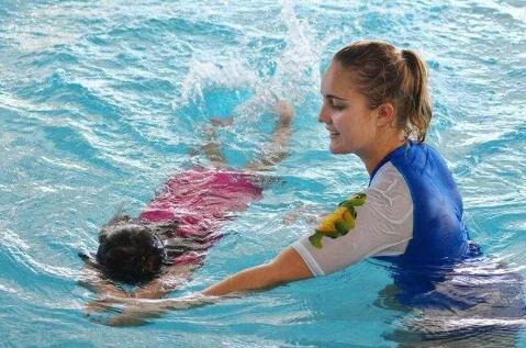 儿童学游泳有哪些好处