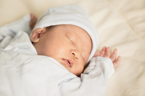 新生宝宝出生100天内护理，妈妈最关心的50个问题