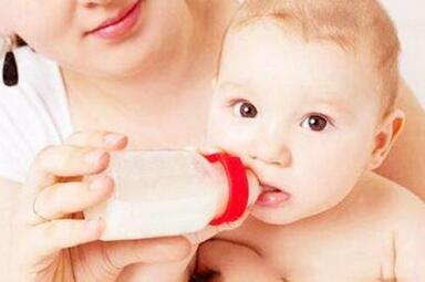 婴儿如何更换奶粉？给婴儿更换奶粉注意事项