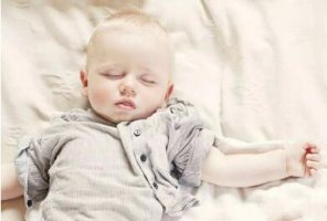 如何哄宝宝入睡？哄宝宝睡觉的3种方式 你家喜欢
