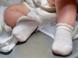 新生儿穿袜子还是脚套 婴儿袜子如何挑选