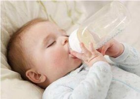宝宝不喜欢吃奶怎么办 让宝宝不再厌奶的7个方法