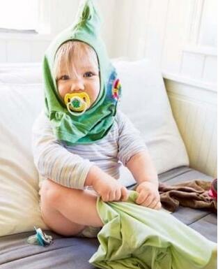 宝宝多大可以自己穿衣服 如何教宝宝穿脱衣服