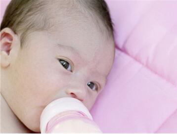 一周新生婴儿吃奶量标准