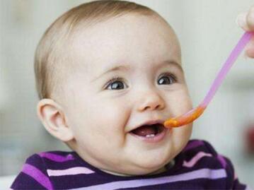 五个月宝宝吃奶量一天吃多少正常