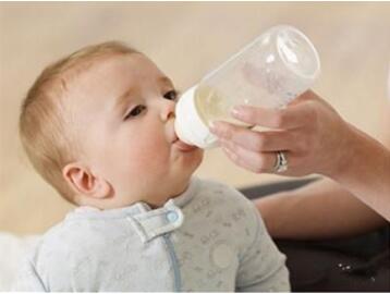 五个月宝宝吃奶量一天吃多少正常