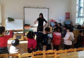 幼儿园小班布娃娃儿歌音乐教案