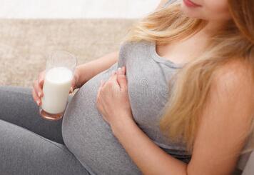 孕妇一天当中什么时候喝牛奶最好