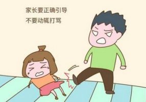 宝宝喜欢用手打自己的头怎么回事