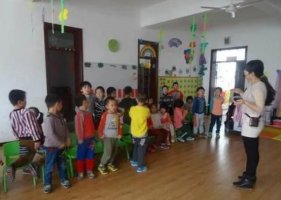 幼儿园大班音乐教案《风儿找妈妈》