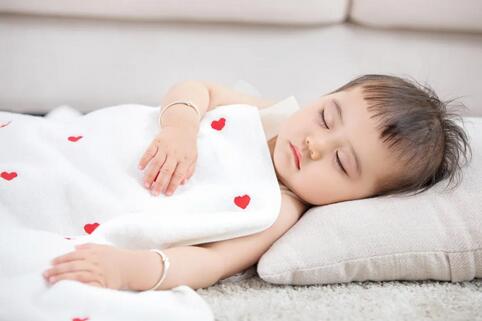 宝宝多大可以用枕头？定型枕有用吗？