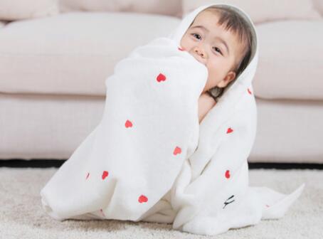 宝宝感冒流鼻涕眼屎多怎么办，如何预防宝宝感冒？