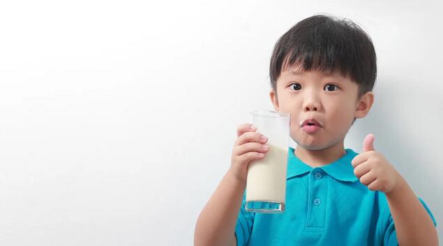 宝宝喝奶要喝到几岁才好，你真的知道吗？