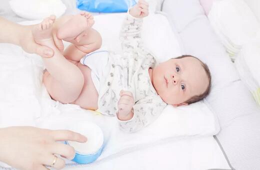 宝宝几个月断奶最好？什么时候断纸尿裤？