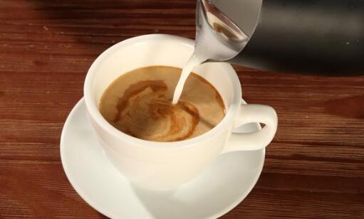 黑咖啡加牛奶可以一起冲泡吗