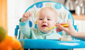 婴儿几个月可以添加辅食？这些信号值得注意