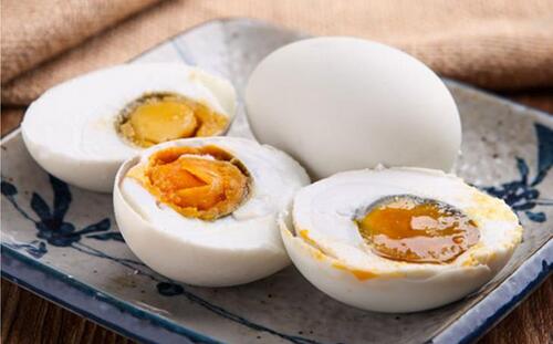 哺乳期可以吃咸鸭蛋吗