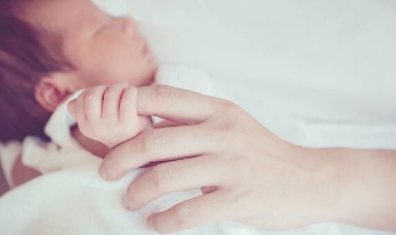 新生宝宝如何护理？家长要了解的7件事
