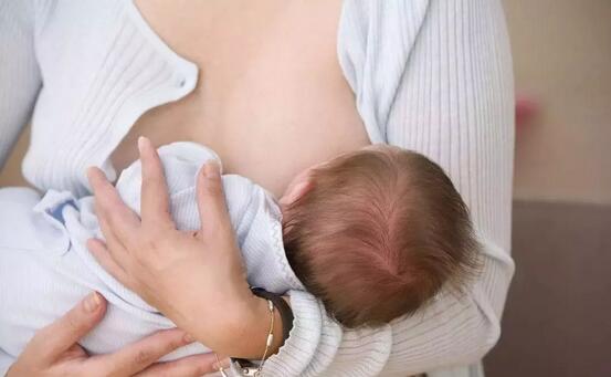 哺乳期乳头有小白点是怎么回事