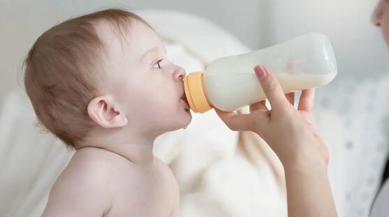 宝宝母乳转奶粉，抗拒奶瓶、不吃奶嘴怎么办？