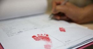 新生儿为什么要留脚印，而不是手印？