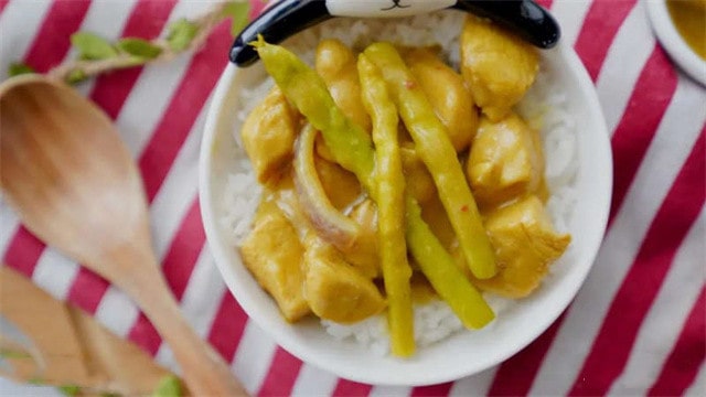 芦笋鸡丁咖喱饭的做法 2岁宝宝食谱