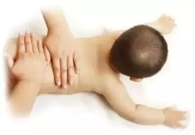 婴儿抚触的好处 婴儿抚触10招式