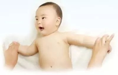 婴儿抚触的好处 婴儿抚触10招式