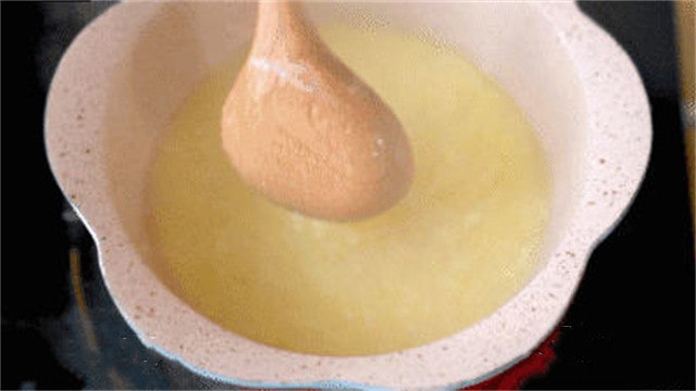 鸡蛋奶酪小米粥的做法