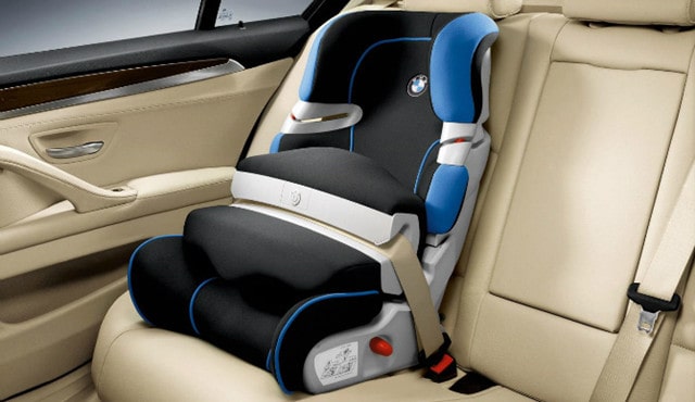 车用儿童安全座椅安装在哪个位置最安全