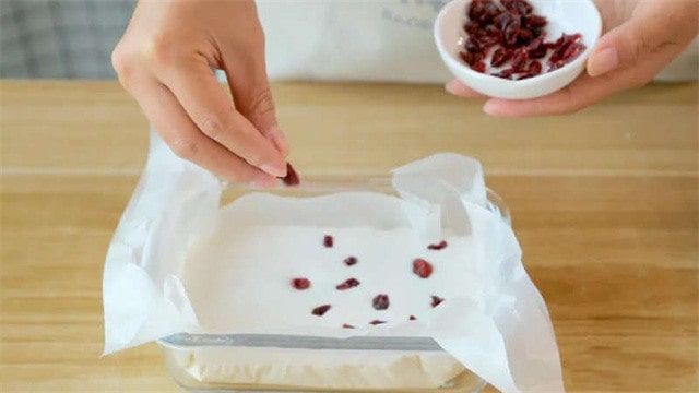 蔓越莓椰蓉糯米糕的做法