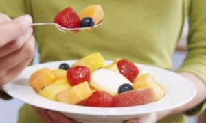 宝宝多大可以吃水果？吃多少水果？