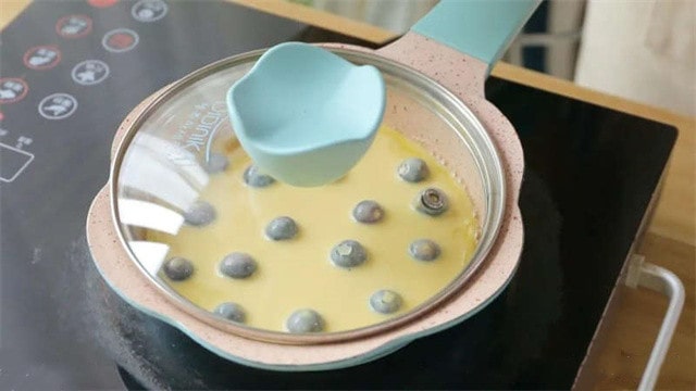 蓝莓煎蛋饼的做法