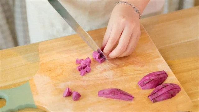 紫薯丸子银耳羹的做法