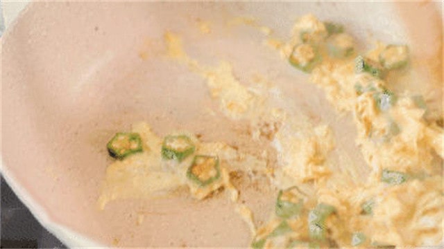 秋葵炒鸡蛋的做法