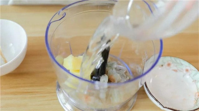 土豆虾肉疙瘩面的做法